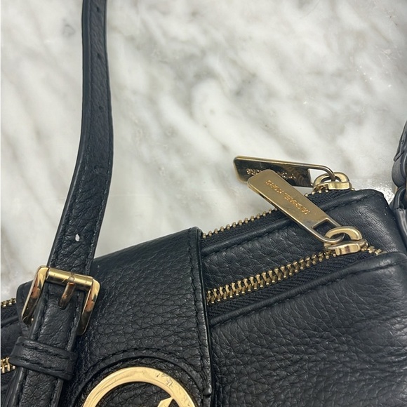 Micheal Kors black and gold crossbody bag - Picture 2 of 5